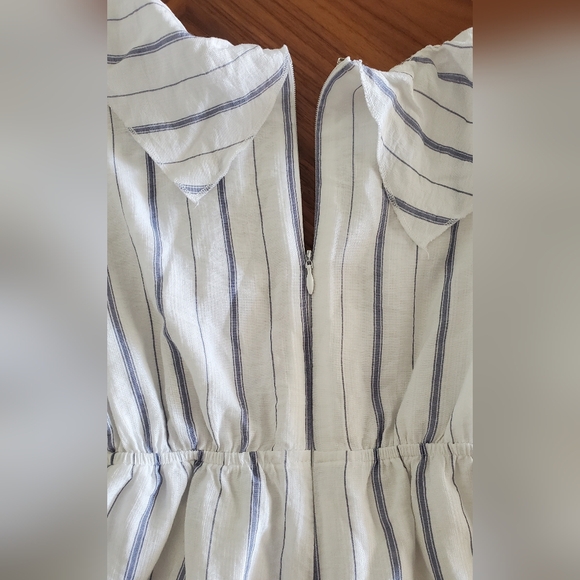 NWOT Superdown Sarah ruffled Off Shoulder wrap Romper Shorts size XS - Picture 7 of 9